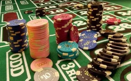 Philippine player funding 24phfun account on a smartphone