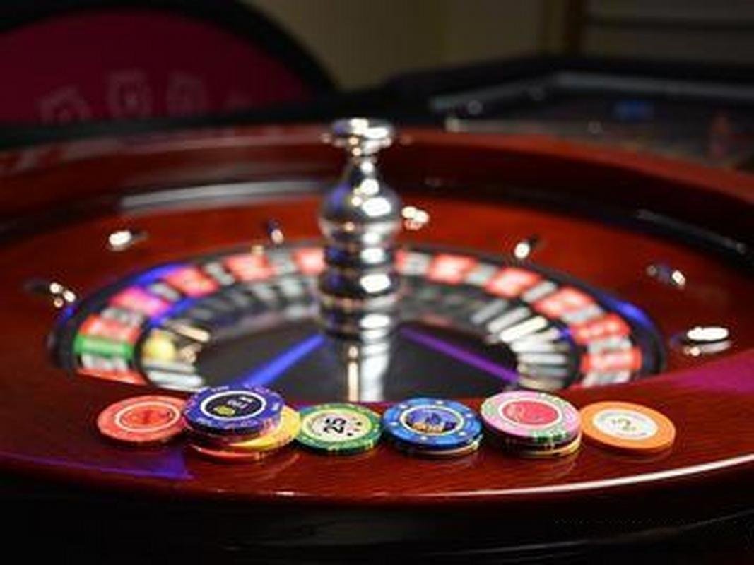 Philippine bettor placing a sports wager on 24phfun mobile sportsbook